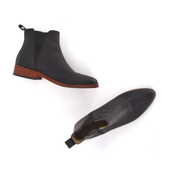 Nisolo Eva Everyday Chelsea Boots Black Leather Pull On Ankle Booties Women's 7 - Picture 1 of 9